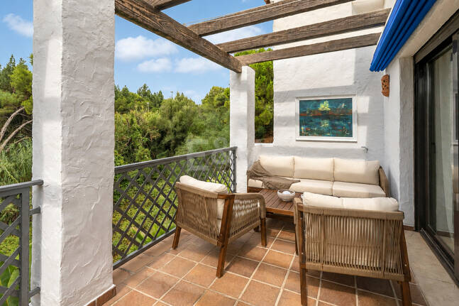 Apartamento en Primera Línea de Golf con Vistas Panorámicas y andando de la Playa – Río Real, Marbella