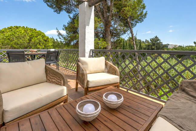 Apartamento en Primera Línea de Golf con Vistas Panorámicas y andando de la Playa – Río Real, Marbella