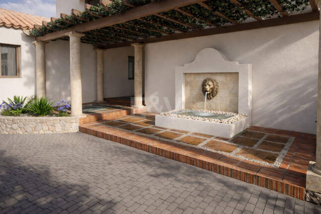 Elegante andalusische Villa mit moderner Innenausstattung und Meerblick in El Rosario