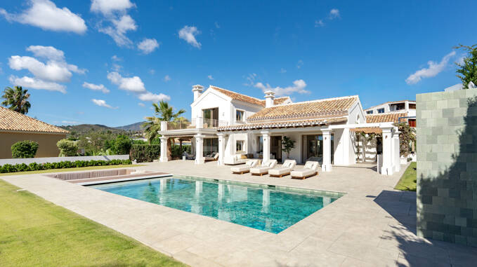 Elegant Andalusian Villa with Modern Interiors and Sea Views in El Rosario