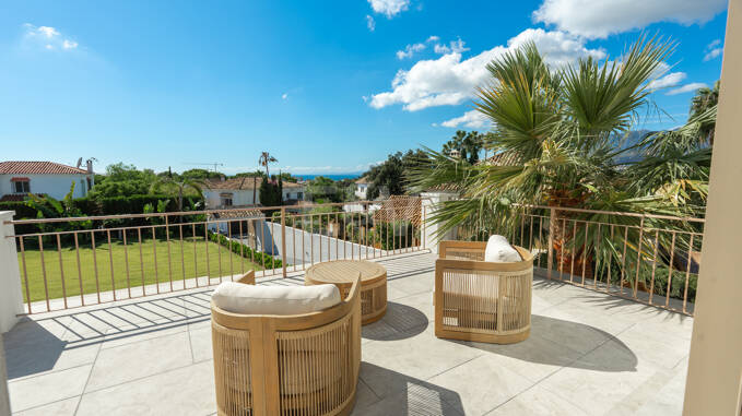 Elegant Andalusian Villa with Modern Interiors and Sea Views in El Rosario