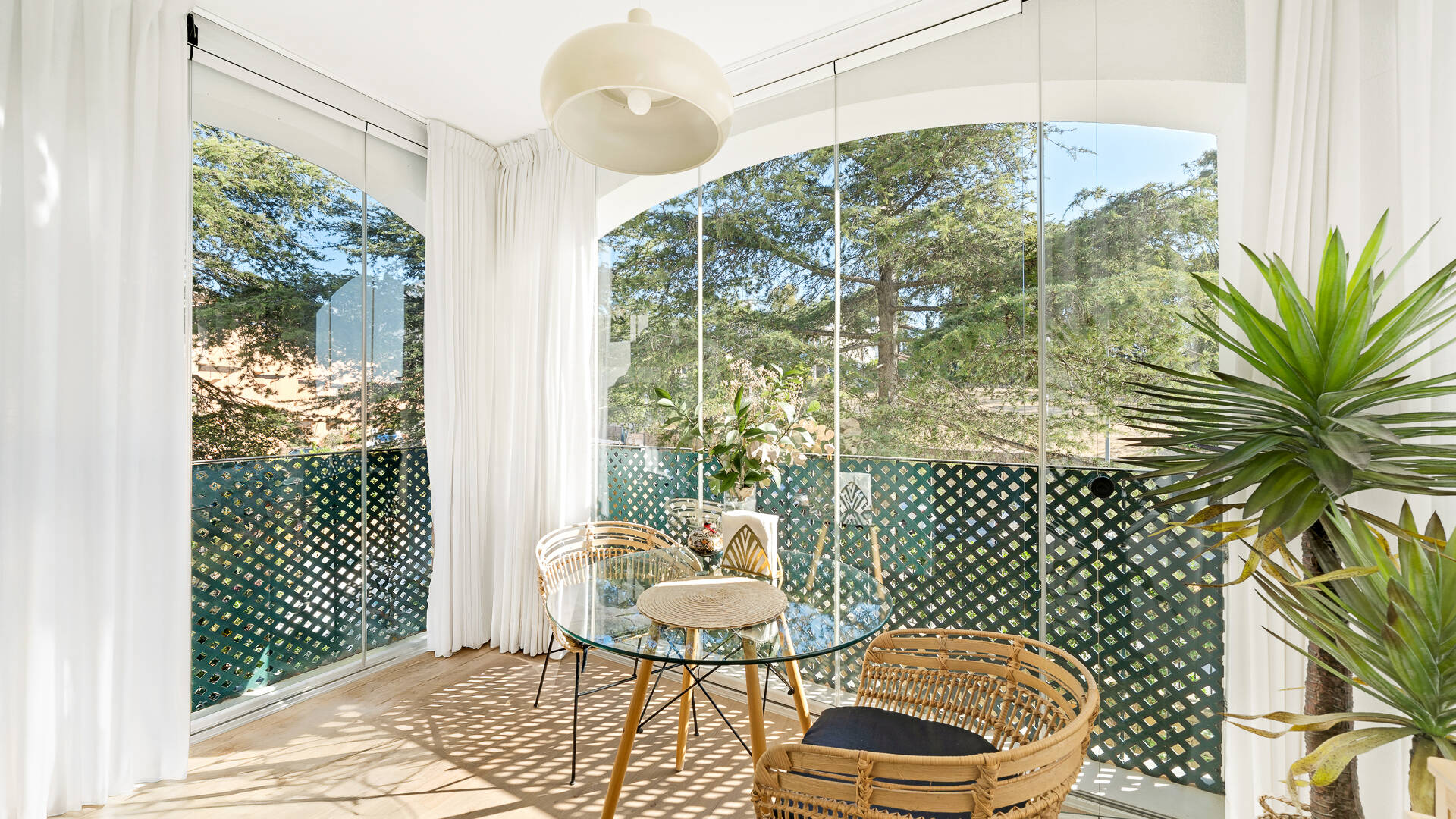 Sophisticated Apartment in Boutique Community, Just 3 Minutes walk from Puente Romano