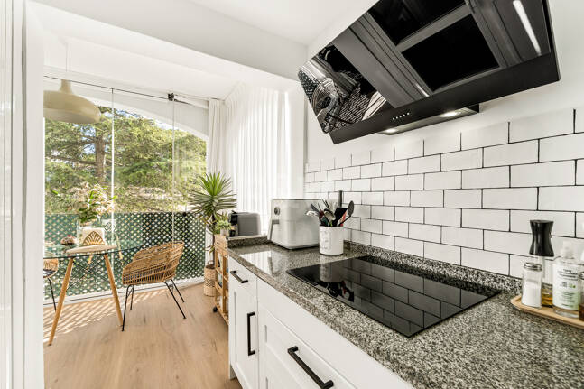 Sophisticated Apartment in Boutique Community, Just 3 Minutes walk from Puente Romano