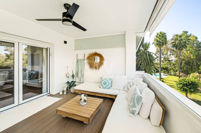 Sophisticated Apartment in Boutique Community, Just 3 Minutes walk from Puente Romano
