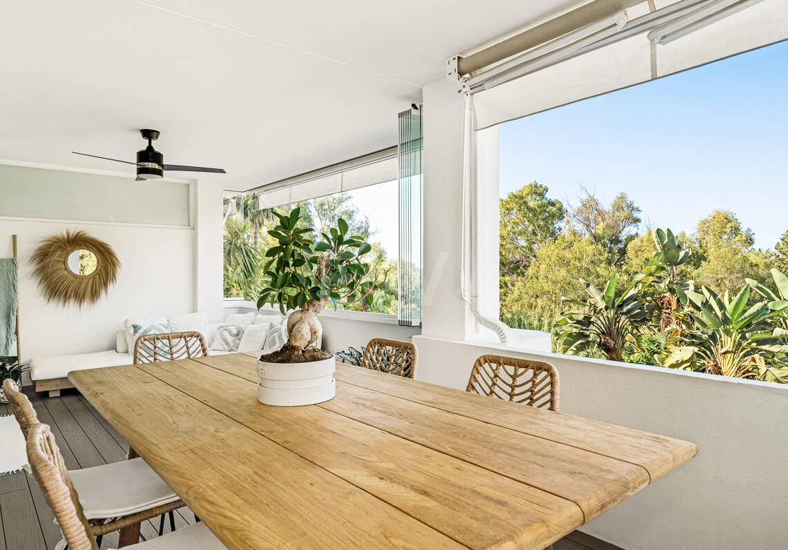 Sophisticated Apartment in Boutique Community, Just 3 Minutes walk from Puente Romano