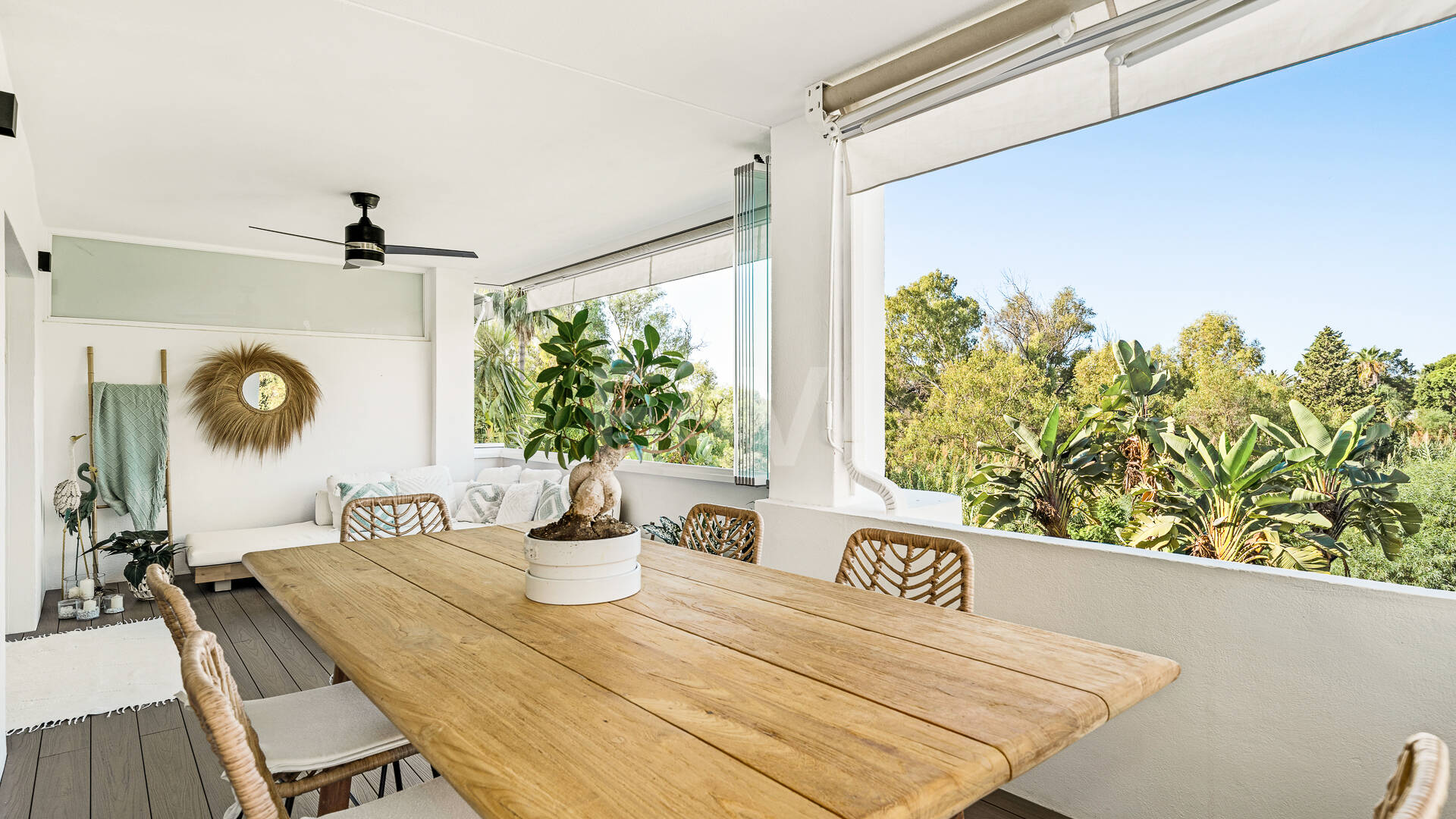 Sophisticated Apartment in Boutique Community, Just 3 Minutes walk from Puente Romano