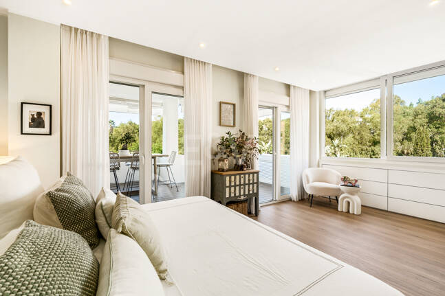 Sophisticated Apartment in Boutique Community, Just 3 Minutes walk from Puente Romano