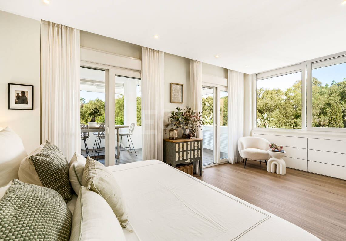 Sophisticated Apartment in Boutique Community, Just 3 Minutes walk from Puente Romano