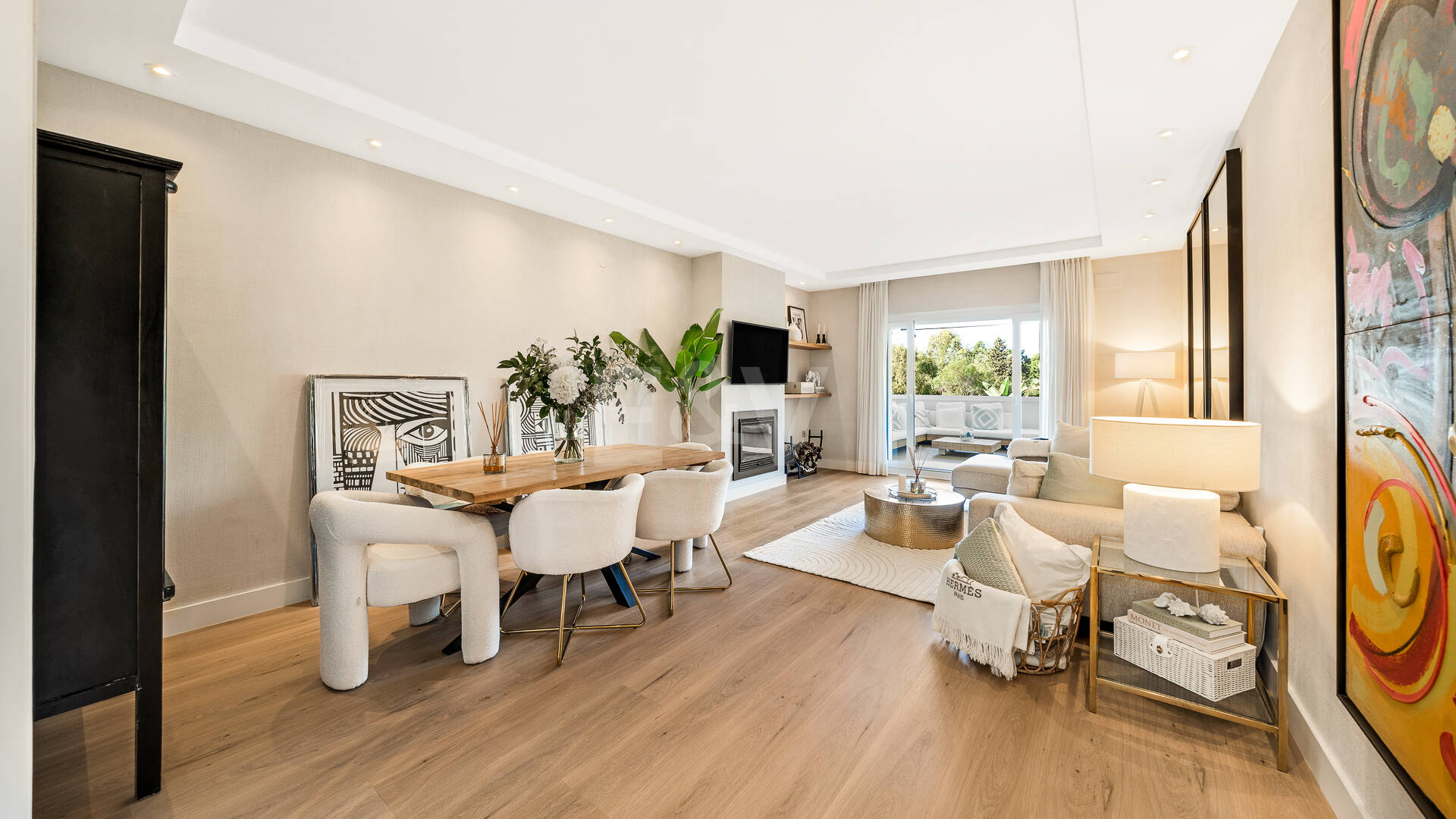 Sophisticated Apartment in Boutique Community, Just 3 Minutes walk from Puente Romano