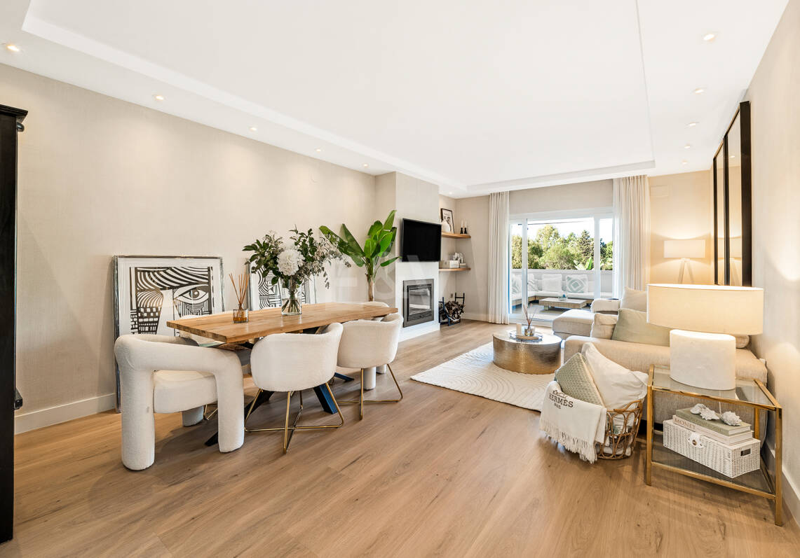 Sophisticated Apartment in Boutique Community, Just 3 Minutes walk from Puente Romano