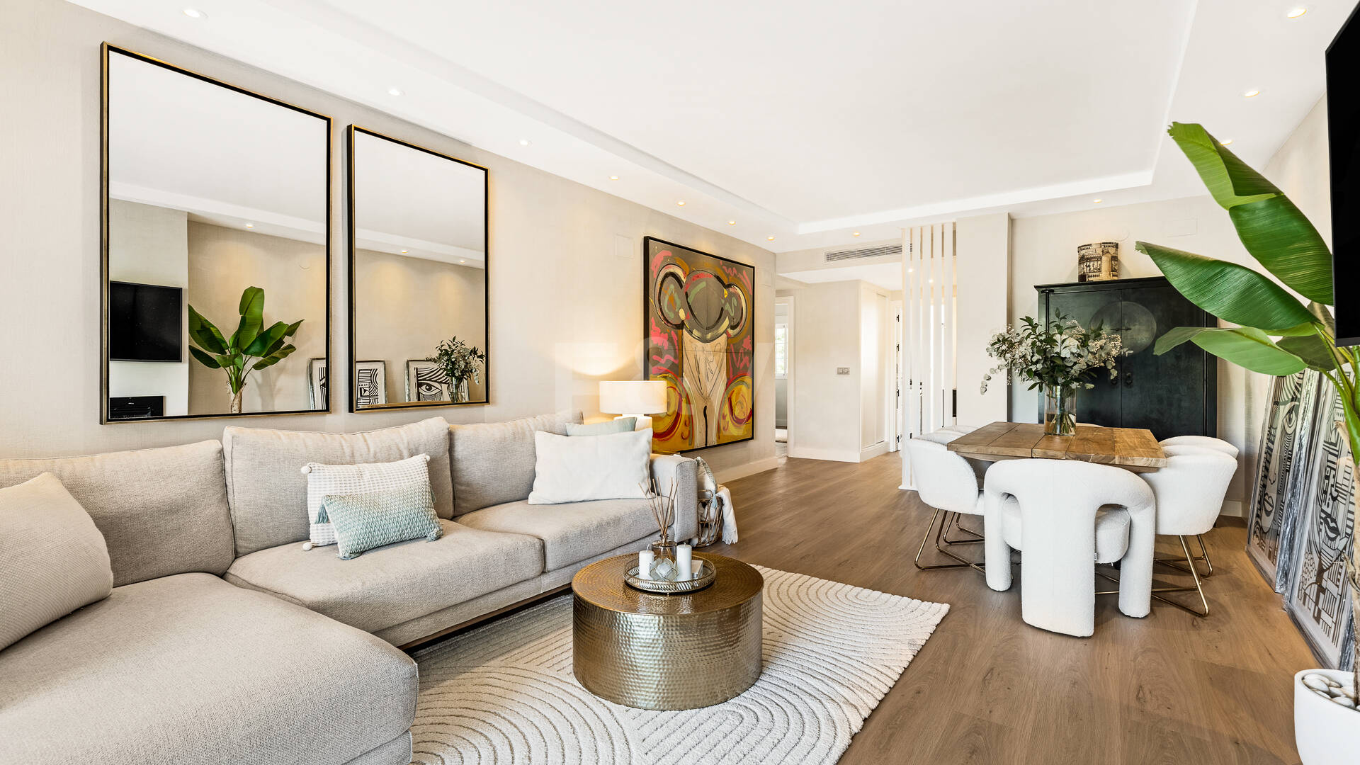 Sophisticated Apartment in Boutique Community, Just 3 Minutes walk from Puente Romano