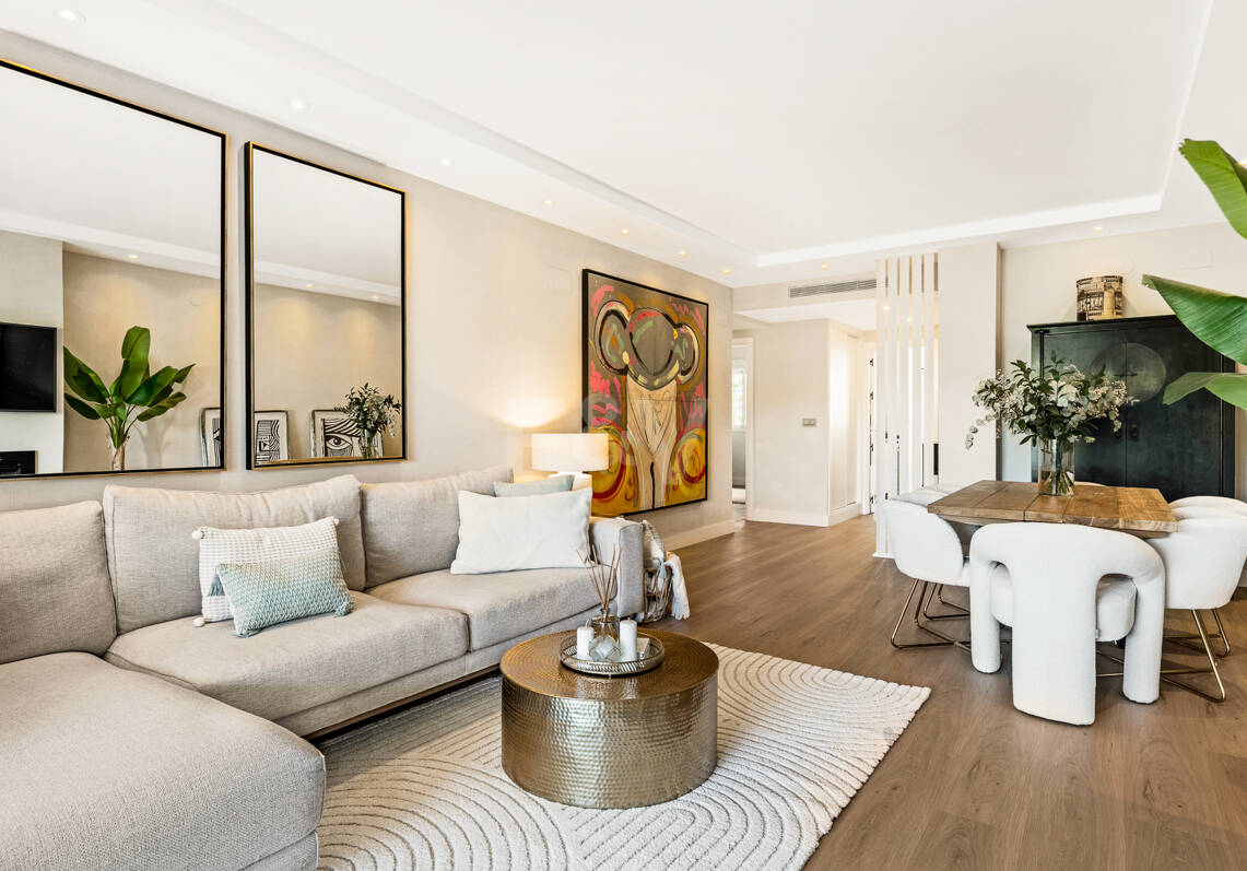 Sophisticated Apartment in Boutique Community, Just 3 Minutes walk from Puente Romano