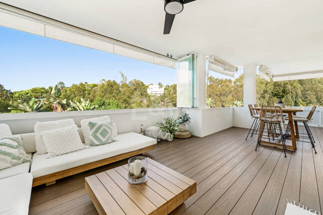 Sophisticated Apartment in Boutique Community, Just 3 Minutes walk from Puente Romano