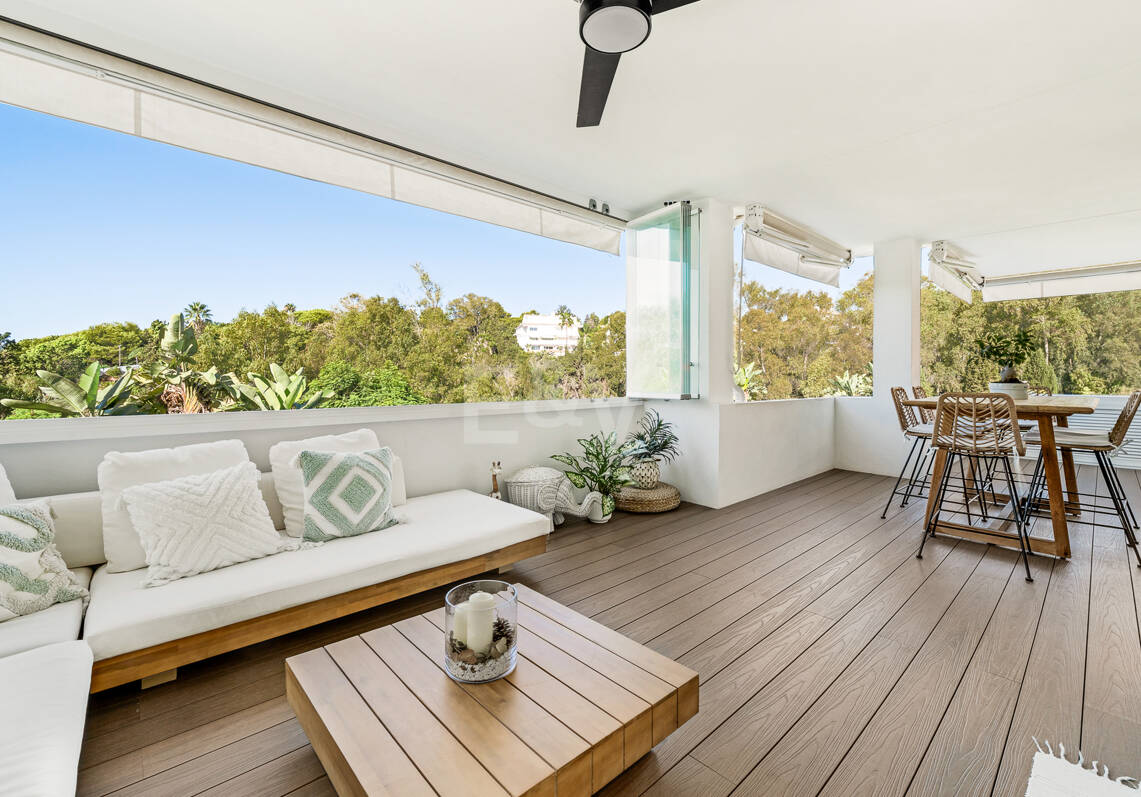 Sophisticated Apartment in Boutique Community, Just 3 Minutes walk from Puente Romano