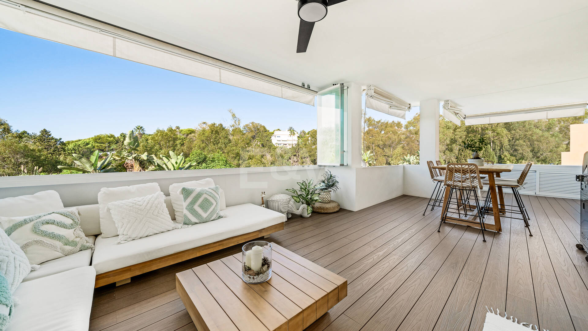 Sophisticated Apartment in Boutique Community, Just 3 Minutes walk from Puente Romano