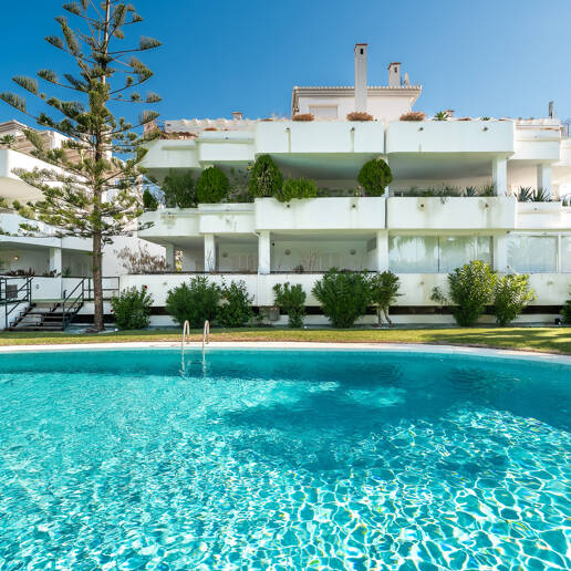 Sophisticated Apartment in Boutique Community, Just 3 Minutes walk from Puente Romano