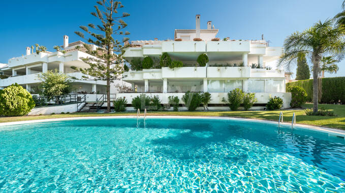 Sophisticated Apartment in Boutique Community, Just 3 Minutes walk from Puente Romano
