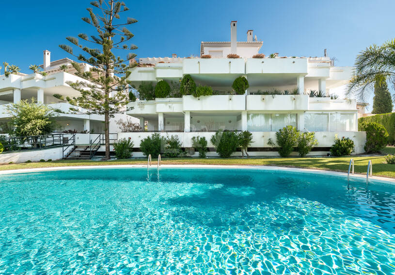 Sophisticated Apartment in Boutique Community, Just 3 Minutes walk from Puente Romano