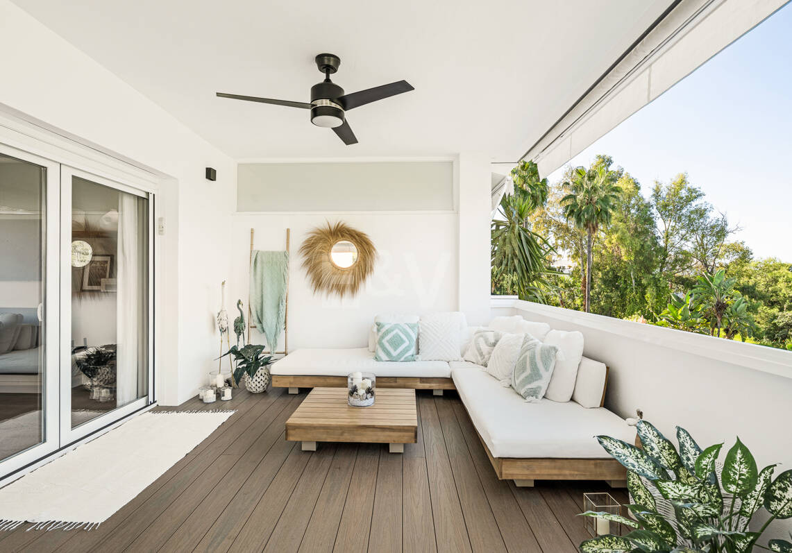 Sophisticated Apartment in Boutique Community, Just 3 Minutes walk from Puente Romano