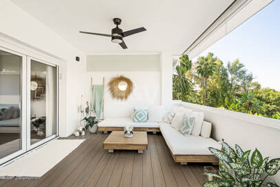 Sophisticated Apartment in Boutique Community, Just 3 Minutes walk from Puente Romano