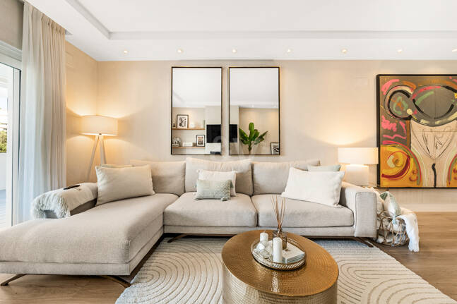Sophisticated Apartment in Boutique Community, Just 3 Minutes walk from Puente Romano