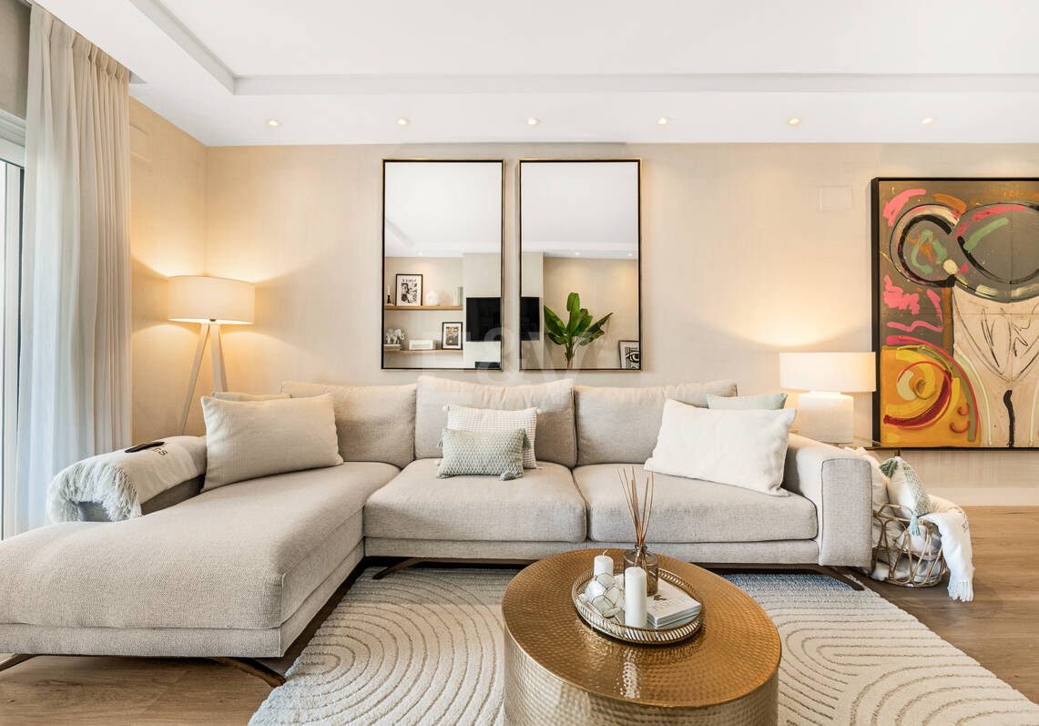 Sophisticated Apartment in Boutique Community, Just 3 Minutes walk from Puente Romano
