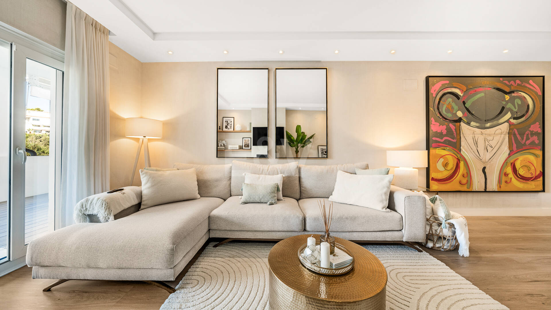Sophisticated Apartment in Boutique Community, Just 3 Minutes walk from Puente Romano