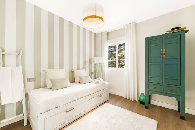 Sophisticated Apartment in Boutique Community, Just 3 Minutes walk from Puente Romano