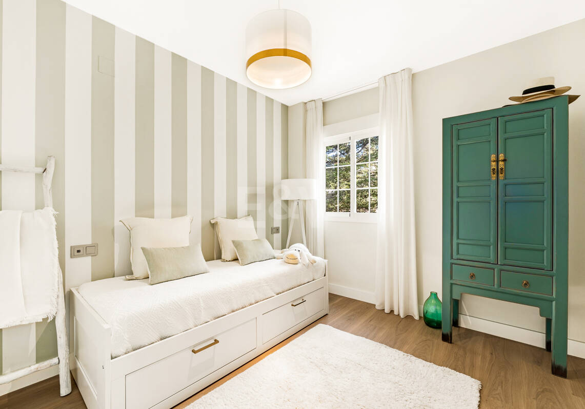 Sophisticated Apartment in Boutique Community, Just 3 Minutes walk from Puente Romano