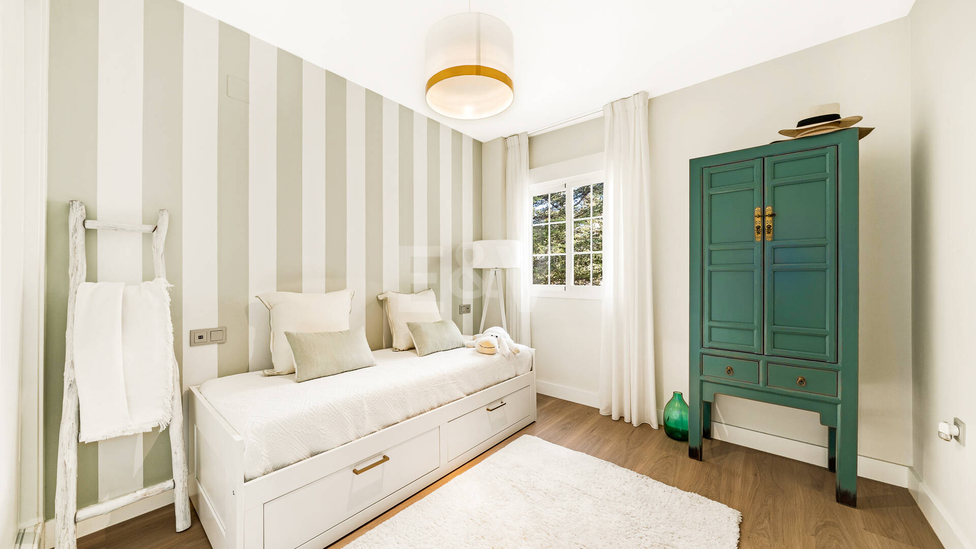 Sophisticated Apartment in Boutique Community, Just 3 Minutes walk from Puente Romano