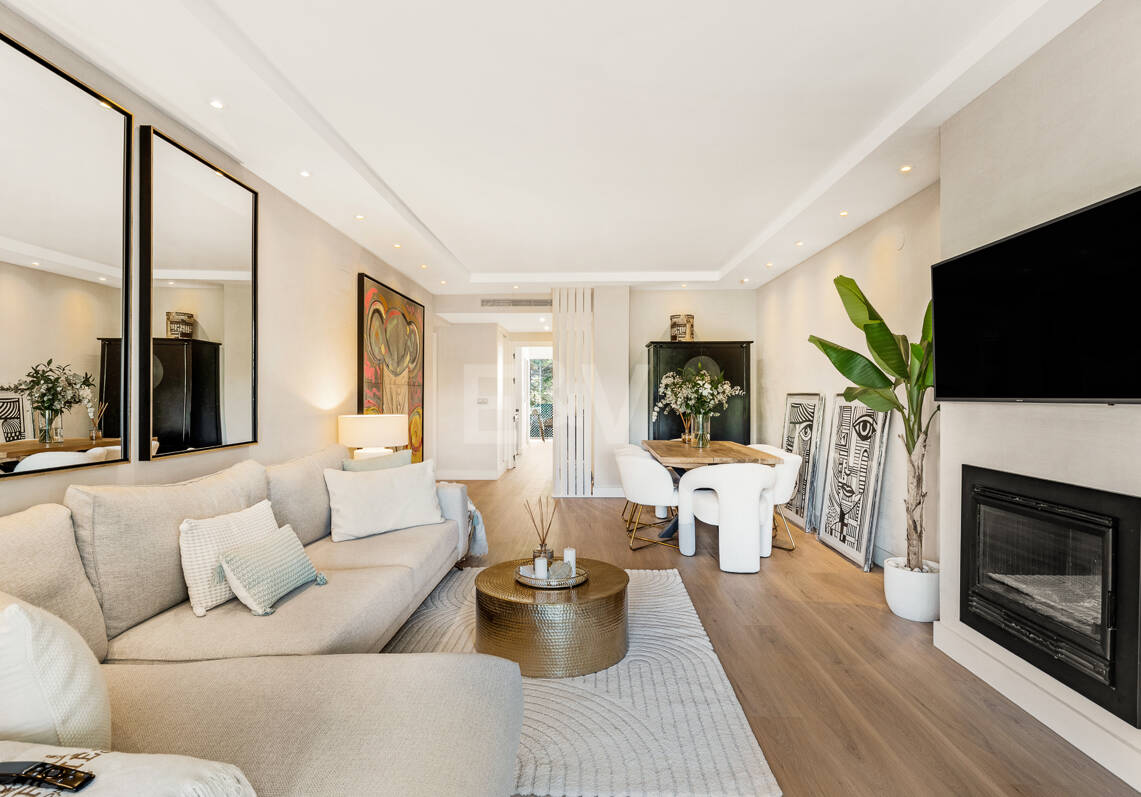 Sophisticated Apartment in Boutique Community, Just 3 Minutes walk from Puente Romano