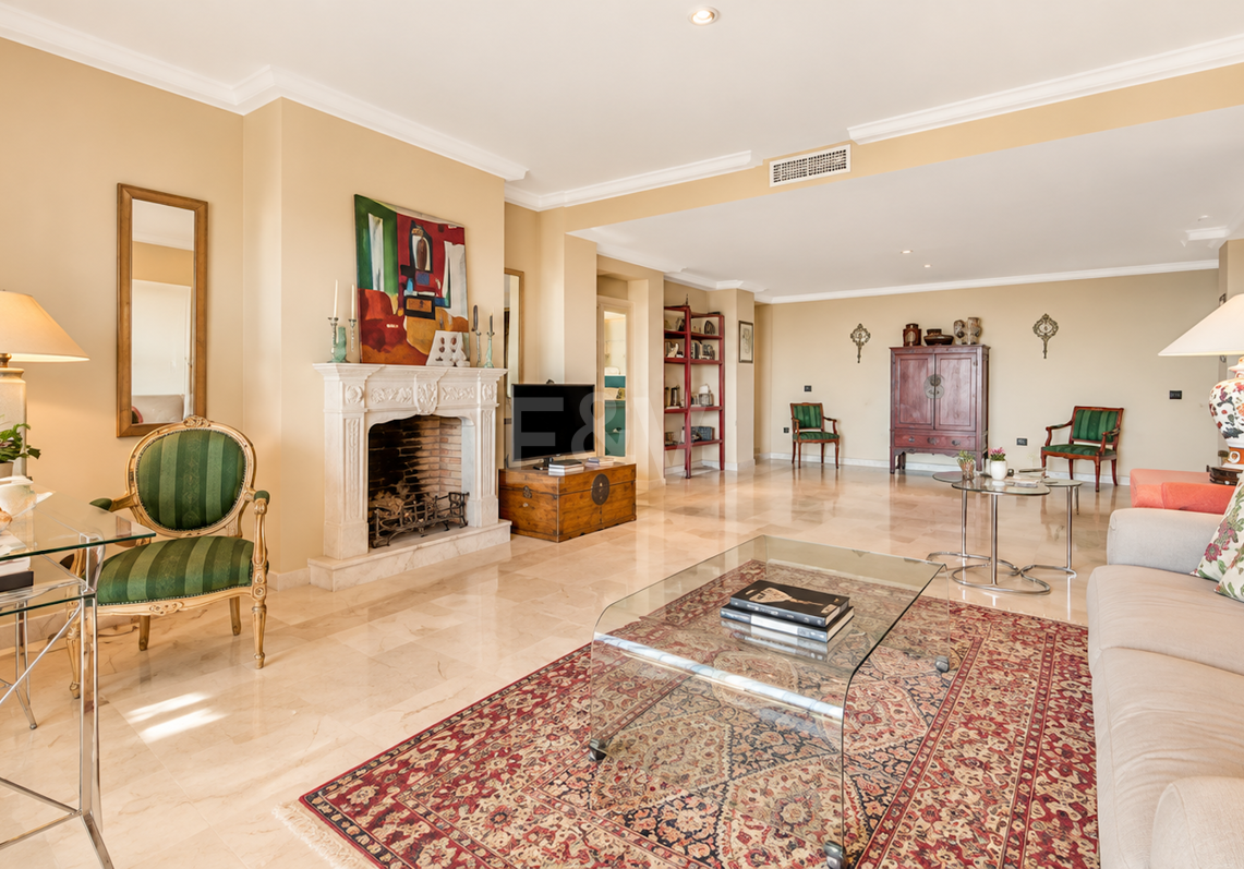 Elegancki Penthouse z widokiem na morze panoramiczne w El Rosario, Marbella