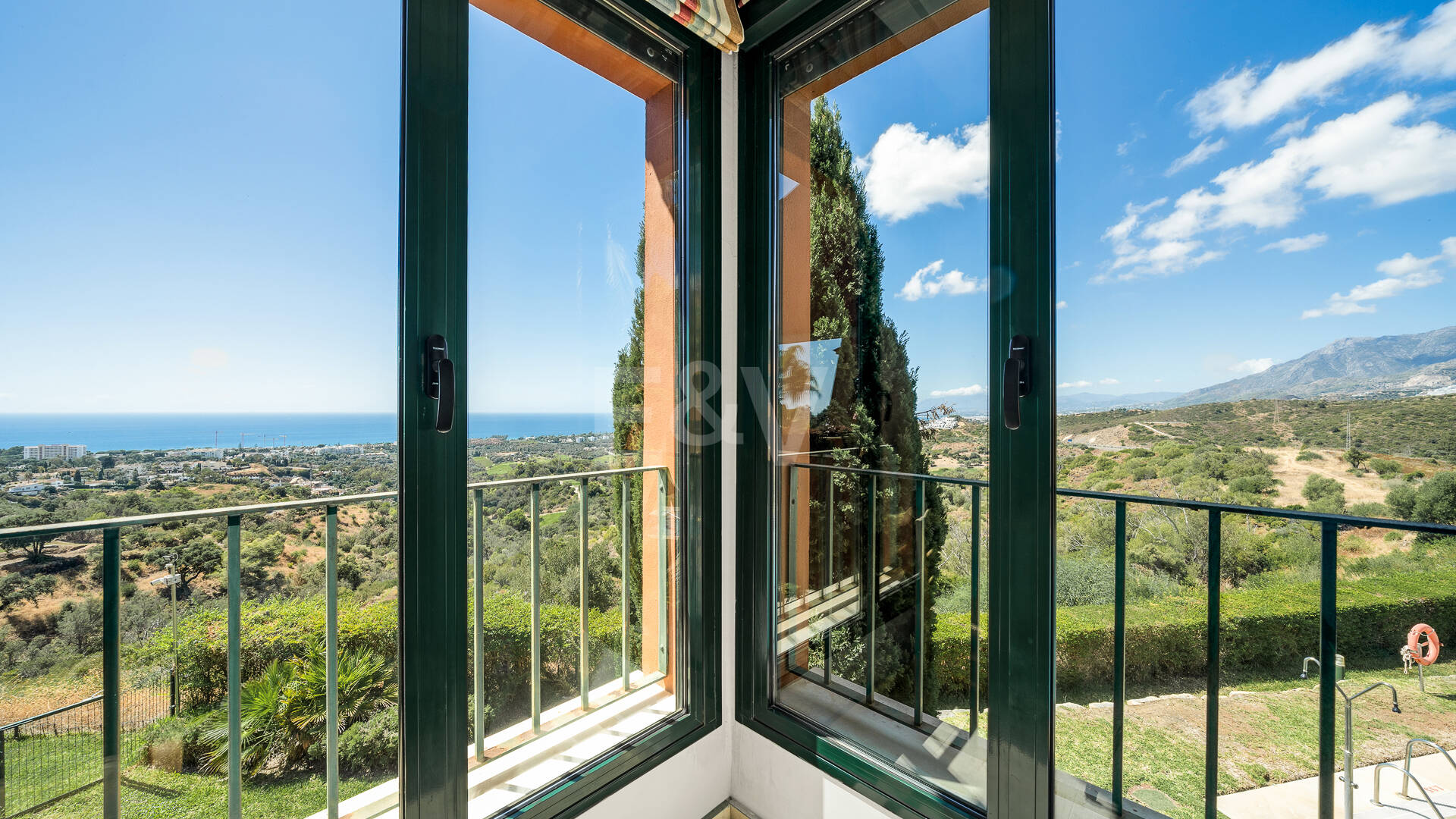 Elegancki Penthouse z widokiem na morze panoramiczne w El Rosario, Marbella