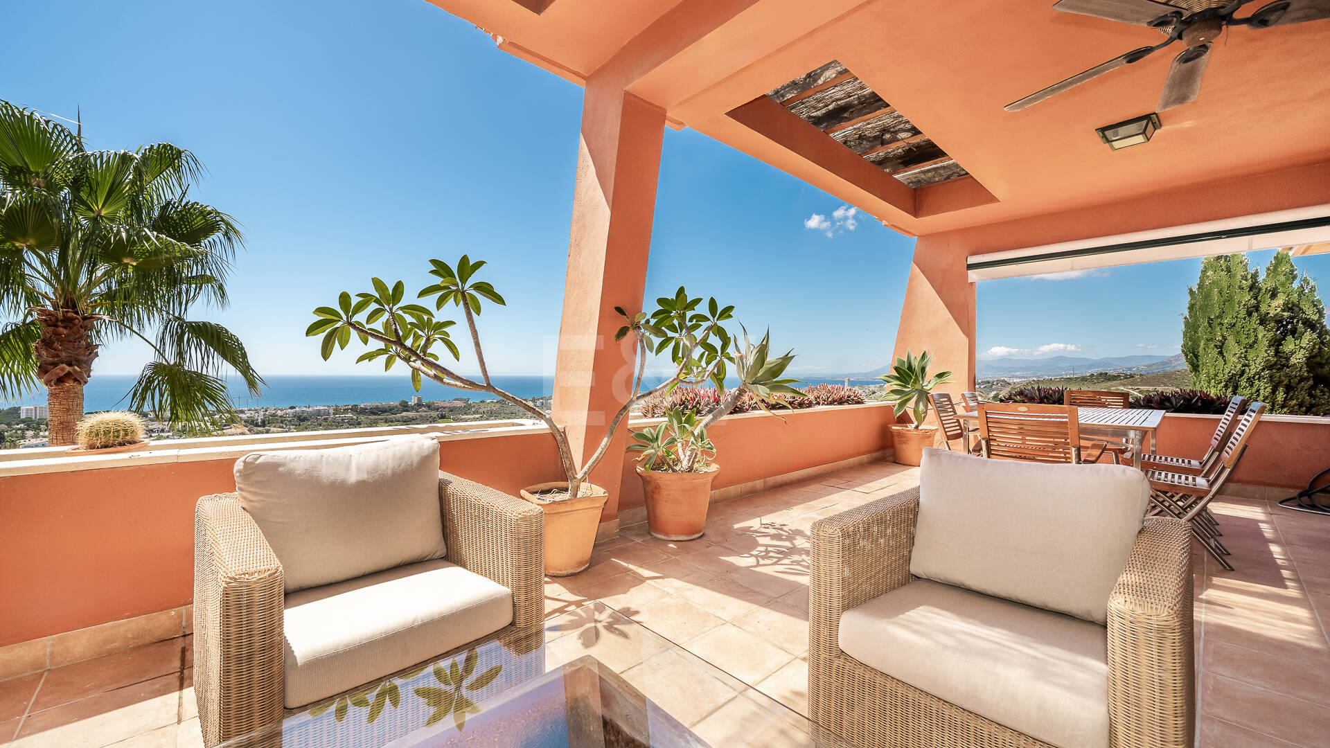 Elegancki Penthouse z widokiem na morze panoramiczne w El Rosario, Marbella