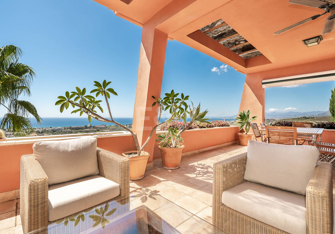 Elegancki Penthouse z widokiem na morze panoramiczne w El Rosario, Marbella