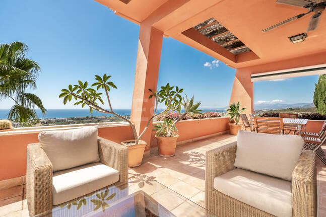 Elegancki Penthouse z widokiem na morze panoramiczne w El Rosario, Marbella