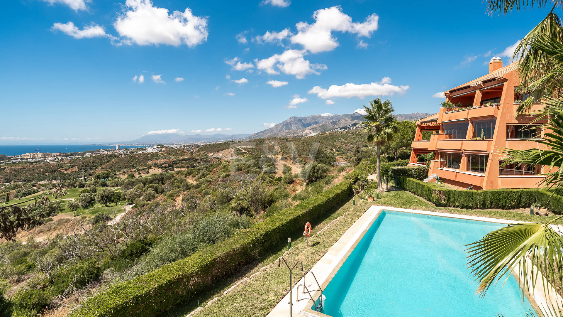 Elegancki Penthouse z widokiem na morze panoramiczne w El Rosario, Marbella