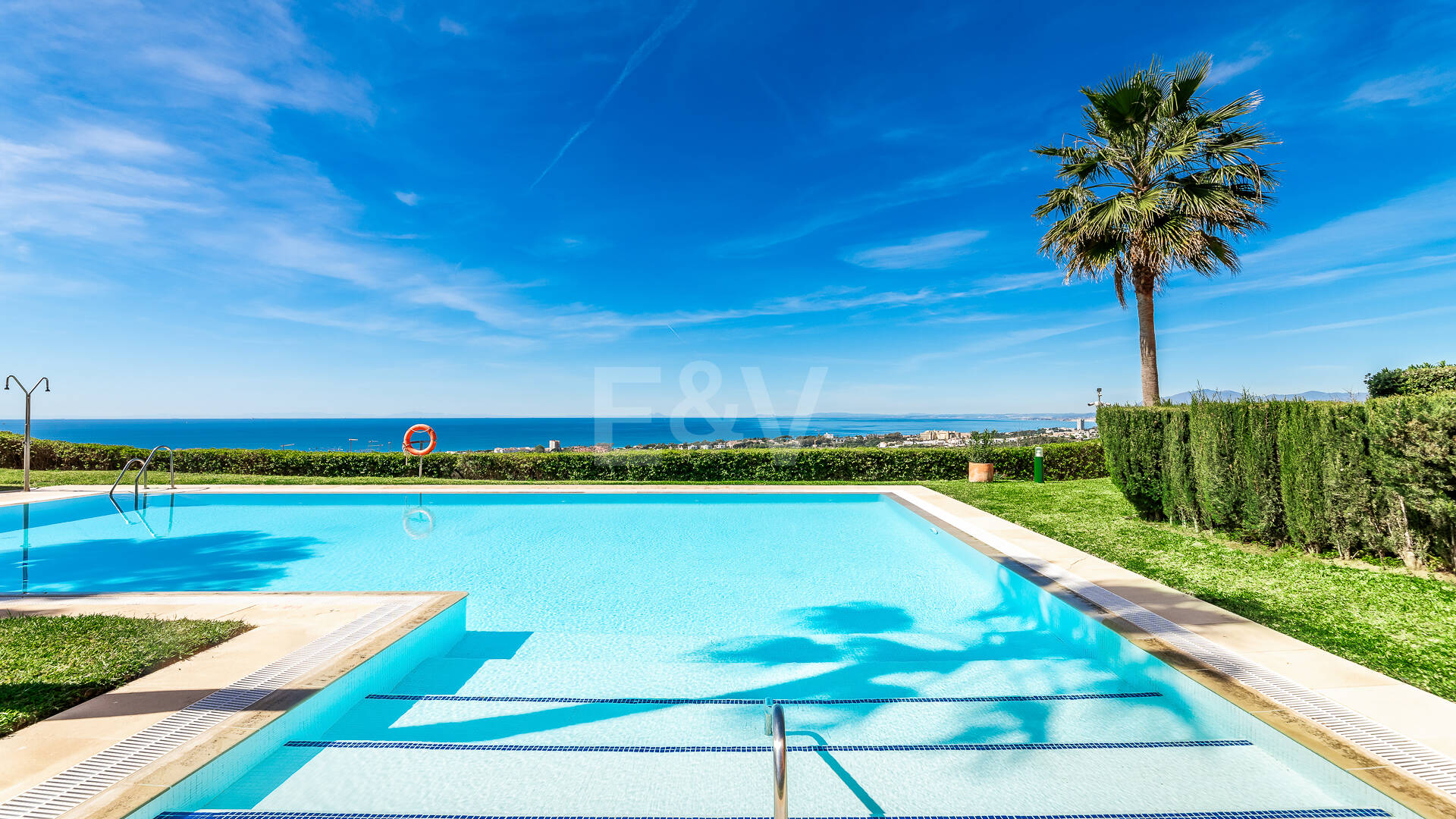 Elegancki Penthouse z widokiem na morze panoramiczne w El Rosario, Marbella