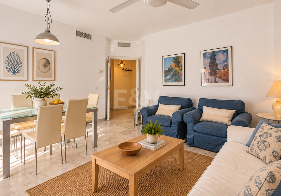 Piso en venta en la urbanización frente al mar Bahía de Marbella, Marbella Este