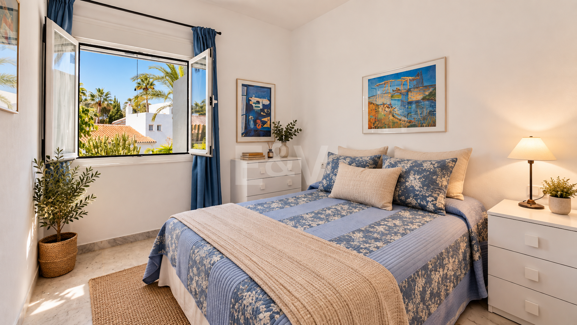 Piso en venta en la urbanización frente al mar Bahía de Marbella, Marbella Este