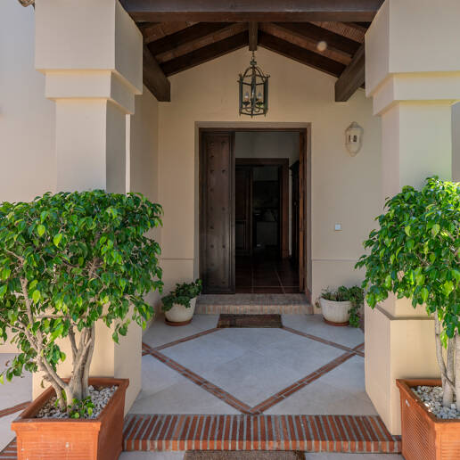 Elegante villa andaluza-mediterránea en Linda Vista, Playa de San Pedro