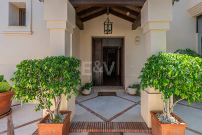 Elegante villa andaluza-mediterránea en Linda Vista, Playa de San Pedro