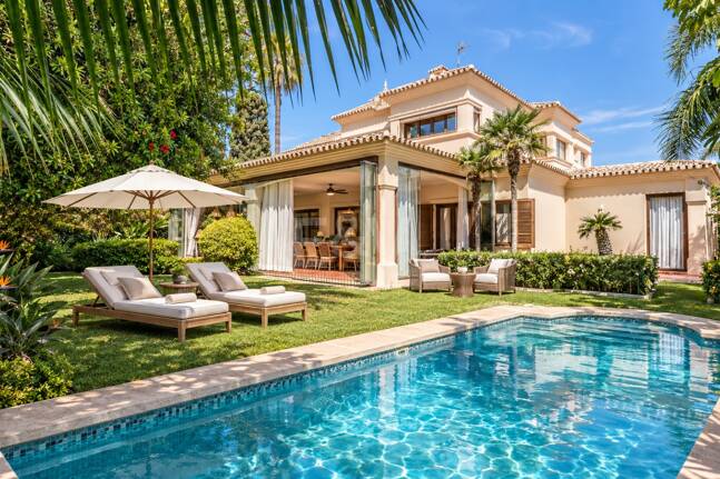 Elegante villa andaluza-mediterránea en Linda Vista, Playa de San Pedro
