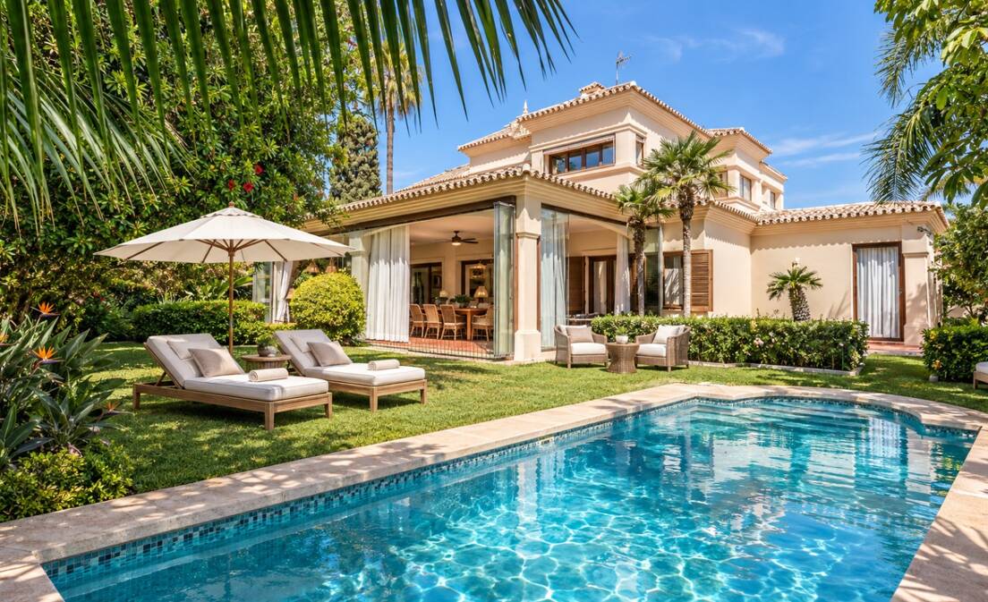 Diese familienfreundliche Villa vermittelt etwas Besonderes: Charakter, Persönlichkeit und eine zeitlose Eleganz, durch die man sich vom ersten Moment an...