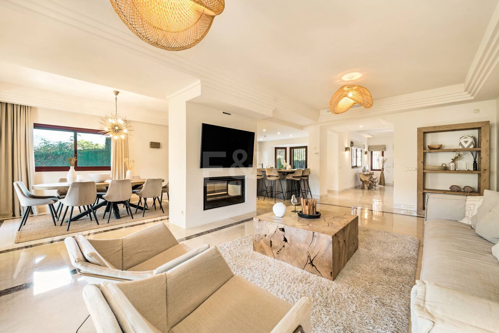 Elegant Semi-detached Villa i La Alzambra, nära Puerto Banus