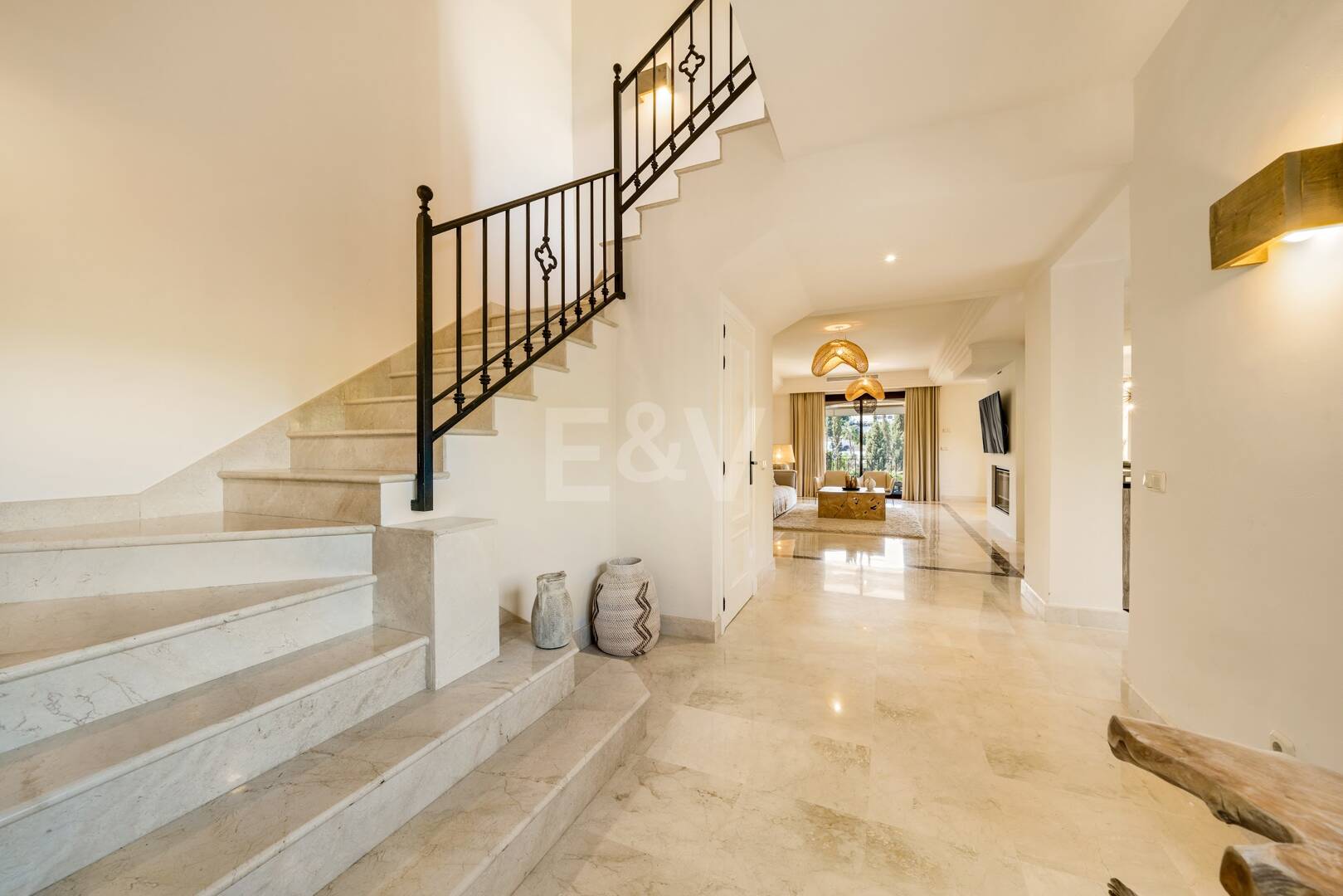 Elegant Semi-detached Villa i La Alzambra, nära Puerto Banus