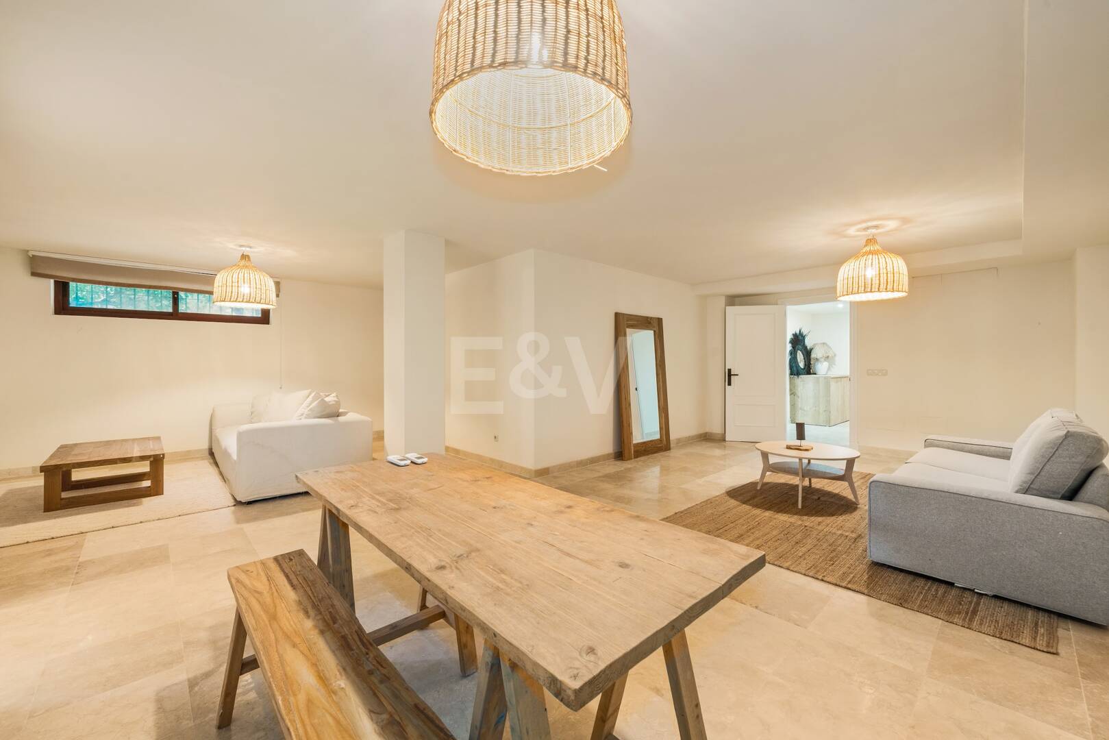 Elegant Semi-detached Villa i La Alzambra, nära Puerto Banus