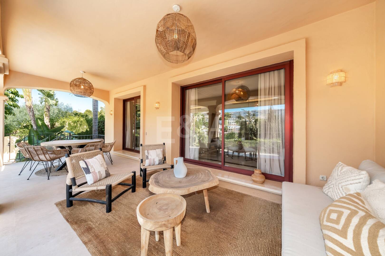 Elegant Semi-detached Villa i La Alzambra, nära Puerto Banus