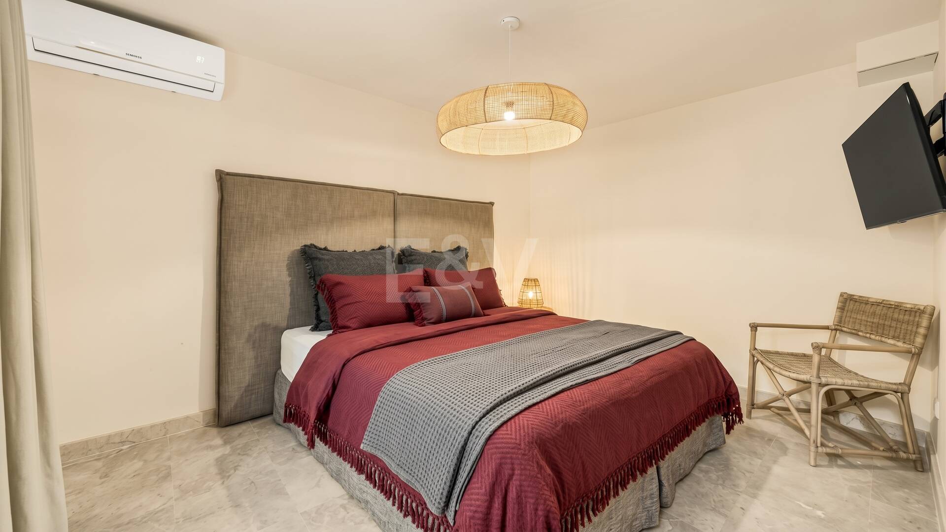 Elegant Semi-detached Villa i La Alzambra, nära Puerto Banus