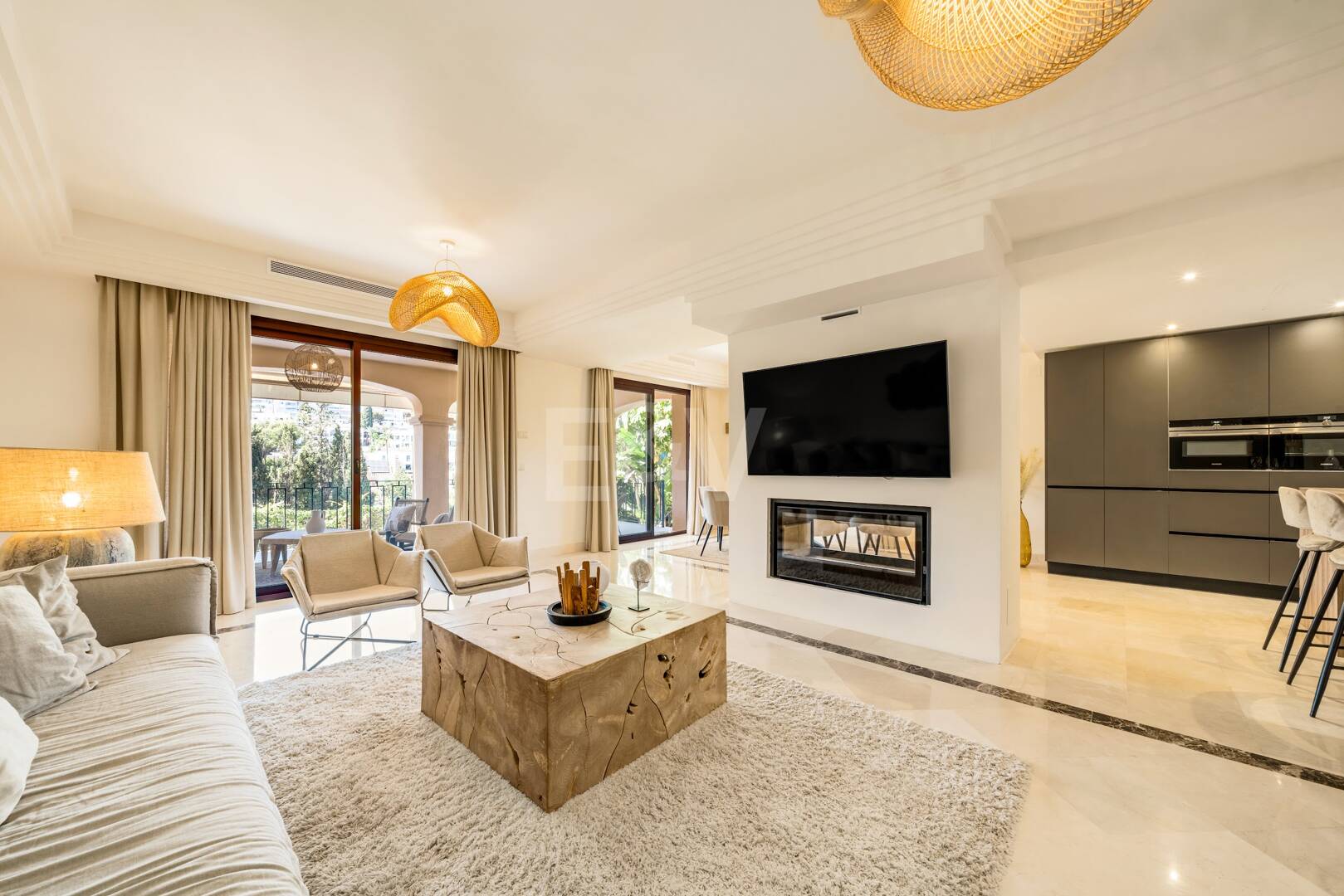 Elegant Semi-detached Villa i La Alzambra, nära Puerto Banus